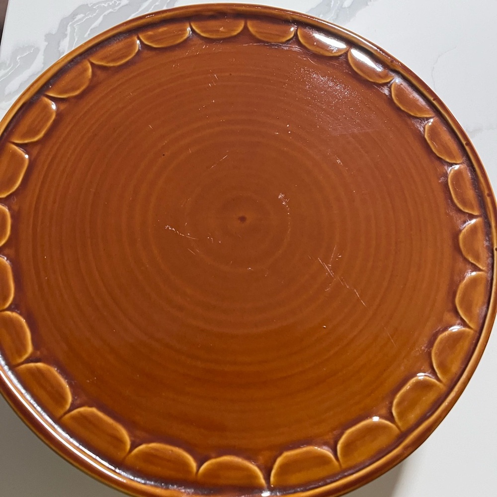 Elegant Brown and Cream Cake Stand
